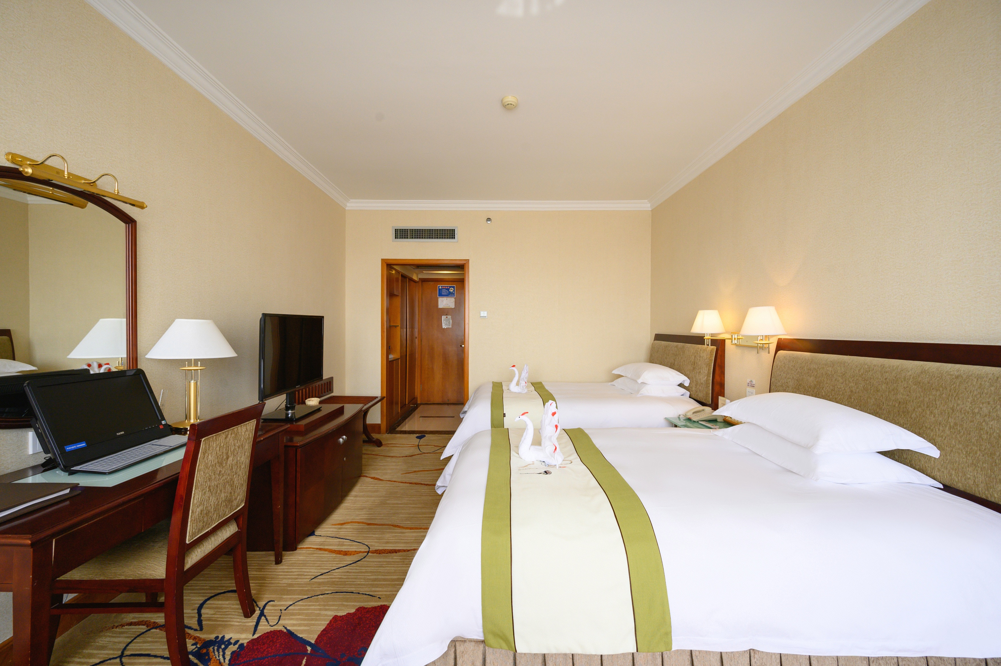 Overseas Chinese Hotel豪华双床·求学求财求平安主题房