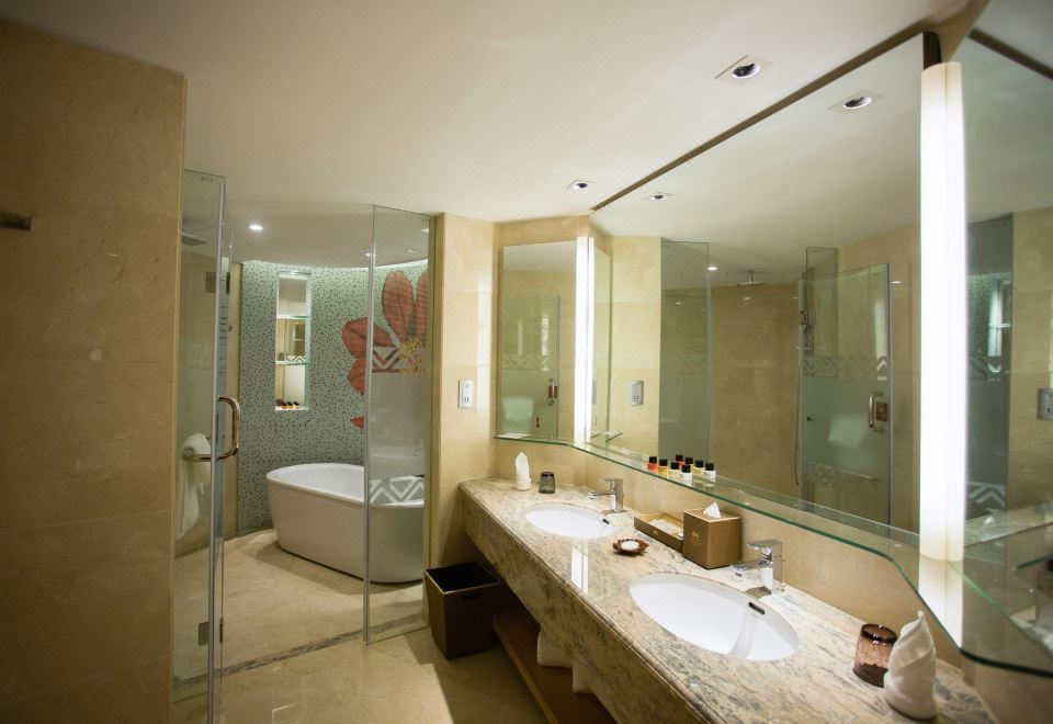 Gloria Grand Hotel JishouBusiness Suite