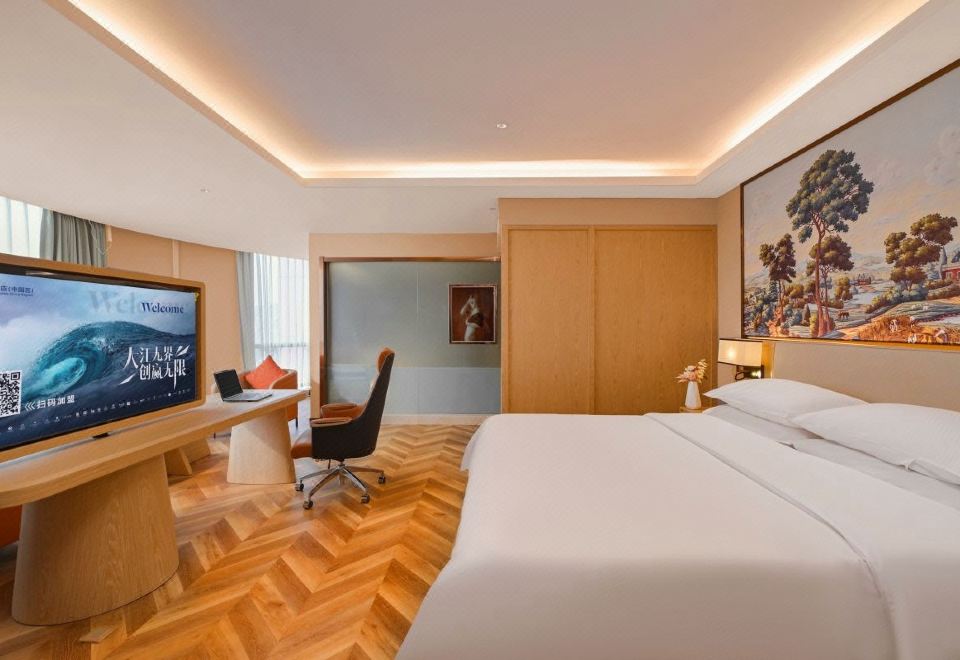 Vienna Hotel (Nanjing Hexi Golden Eagle Shop)Deluxe Suite (Elegant European Style + Smart Guest Control + Wireless Projection + Scenic Floor-to-Ceiling Windows)