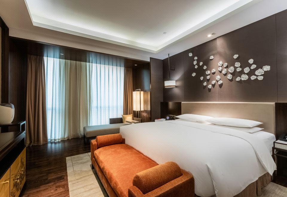 單臥套房超大床【獨立起居室+雙衞+戴森吹風機】