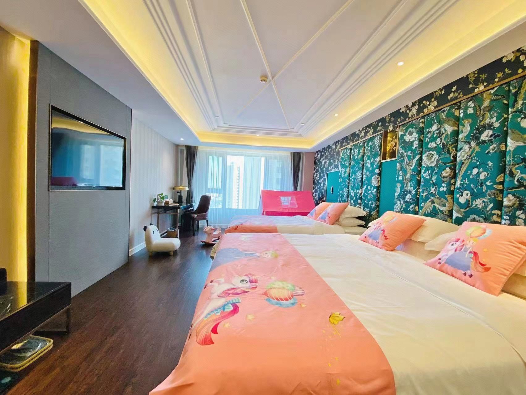 温馨家庭房（清凉小冰箱+空气净化器+零压舒眠床垫）