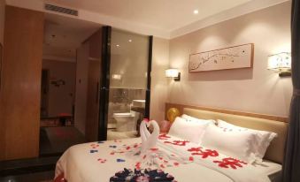 Couple Expert Boutique Hotel (Dongmen Old Street Station)
