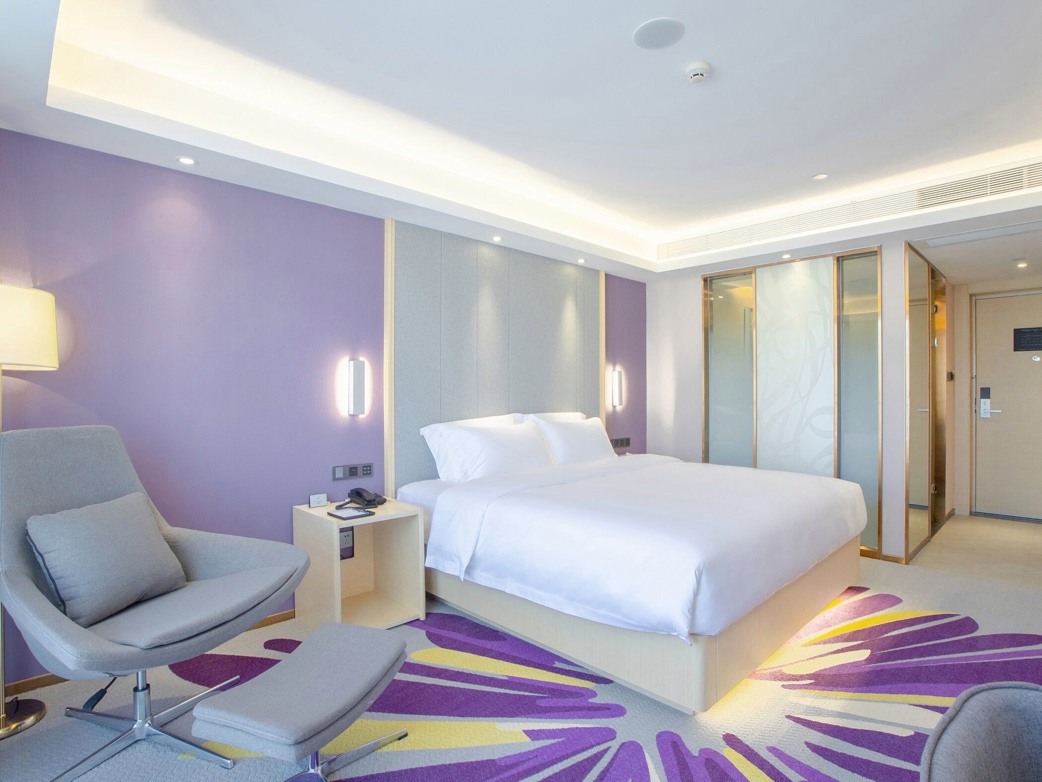 豪华智能大床房（手机投屏+蓝牙音响+健康舒眠）