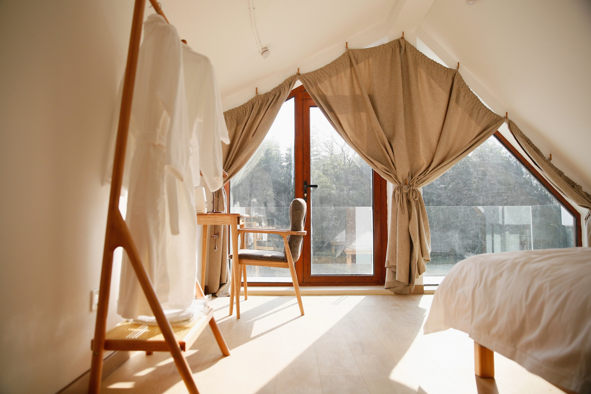 轻舟泛·星空大平层双卧套房·投影