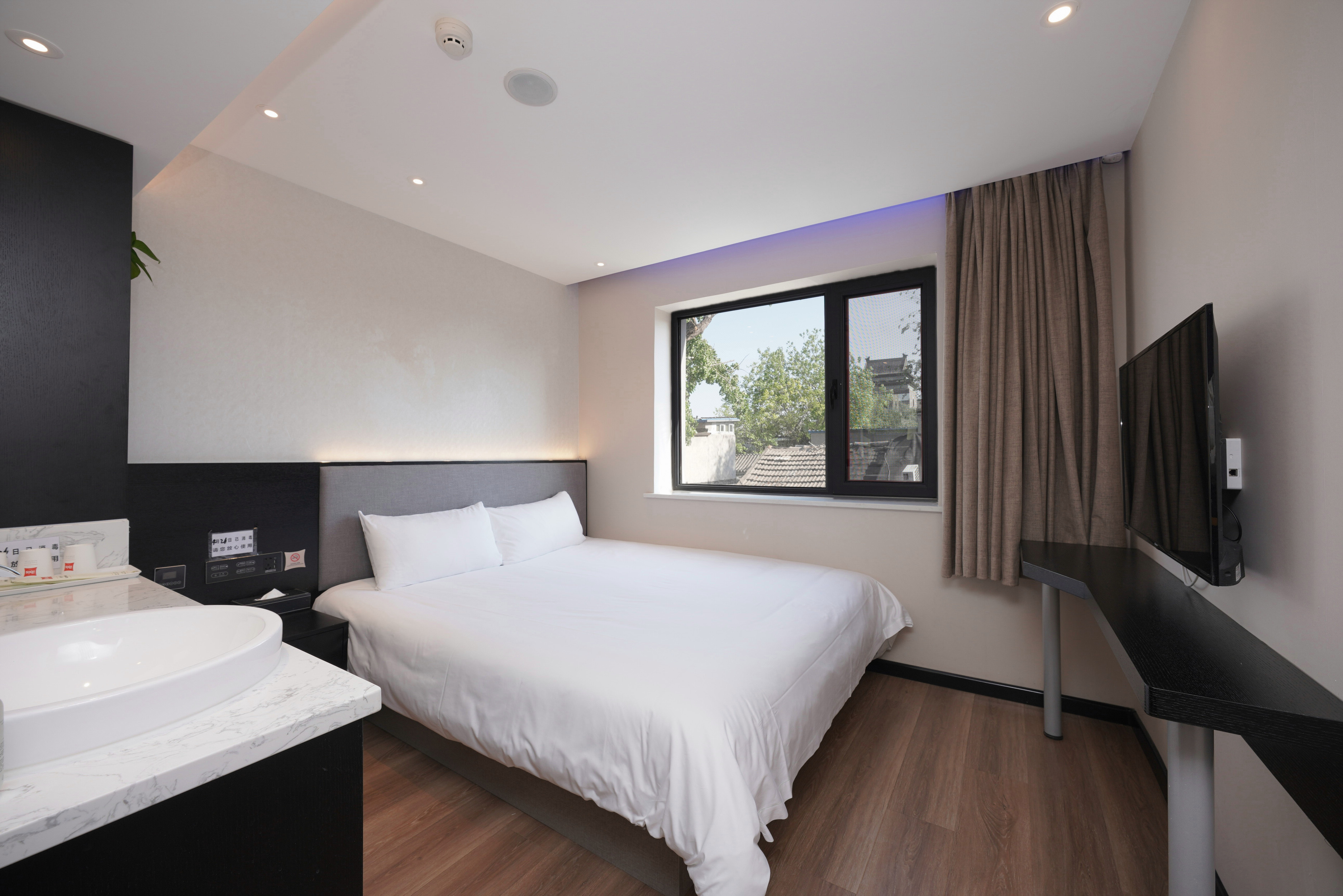 高級大床房（小冰箱+茶包Coffee）