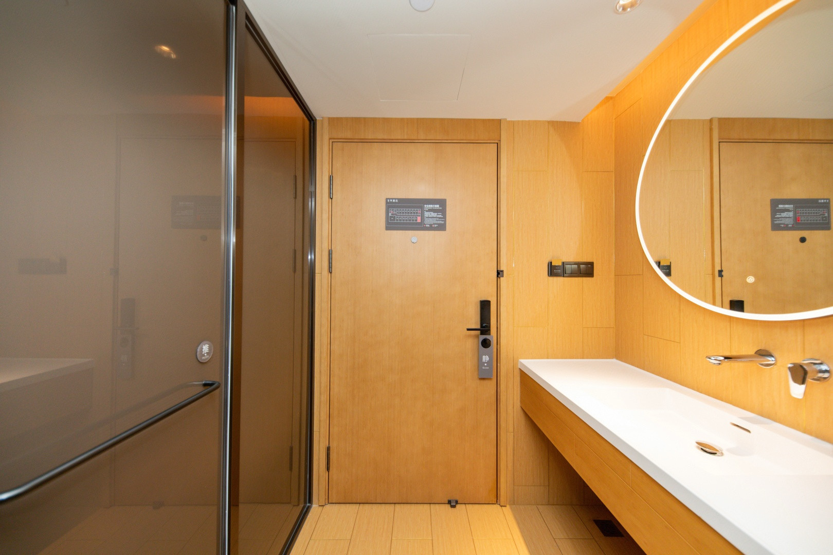 高级大床房【植萃洗护｜65寸投屏电视】