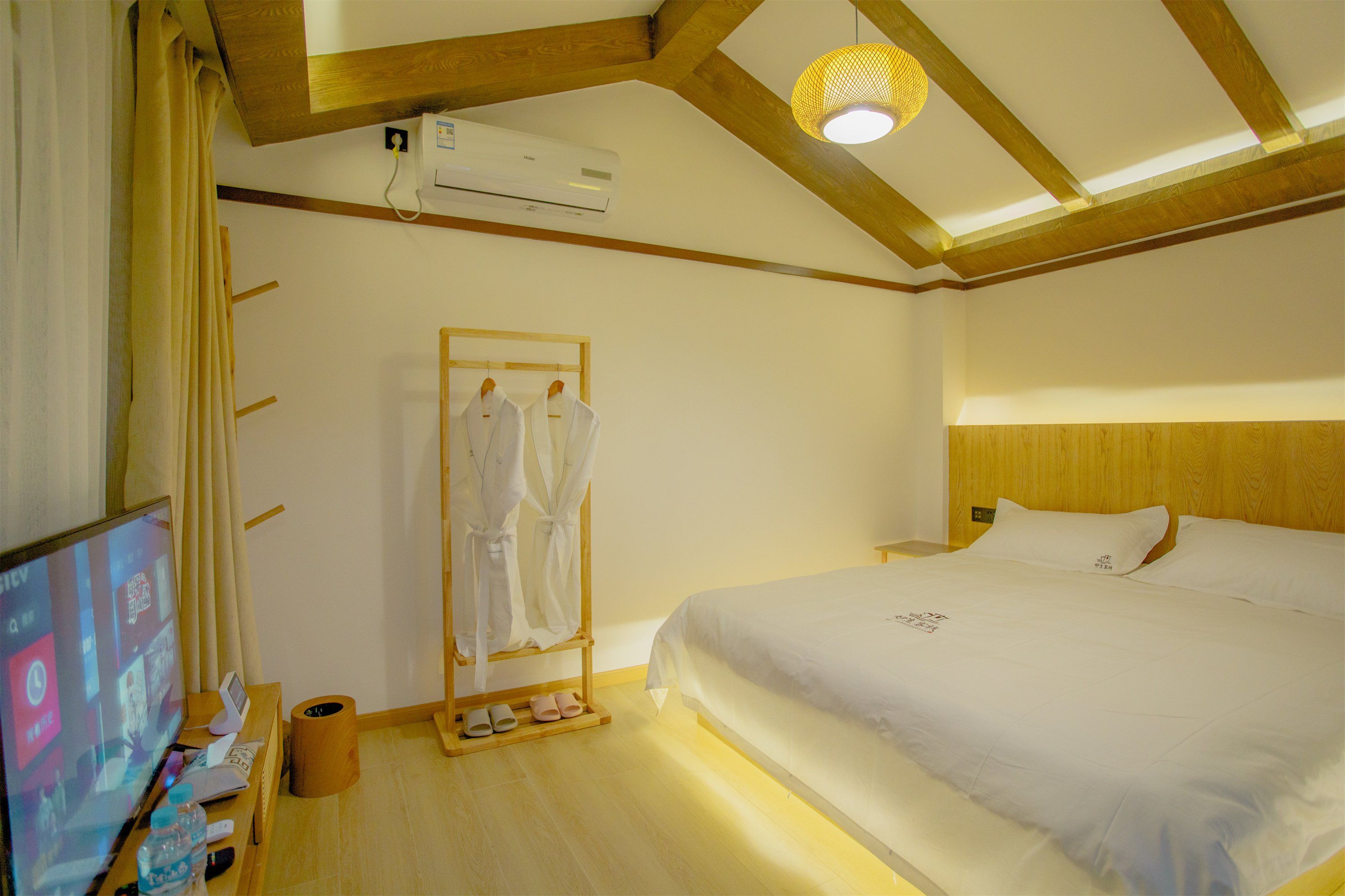 简约阳光大床房