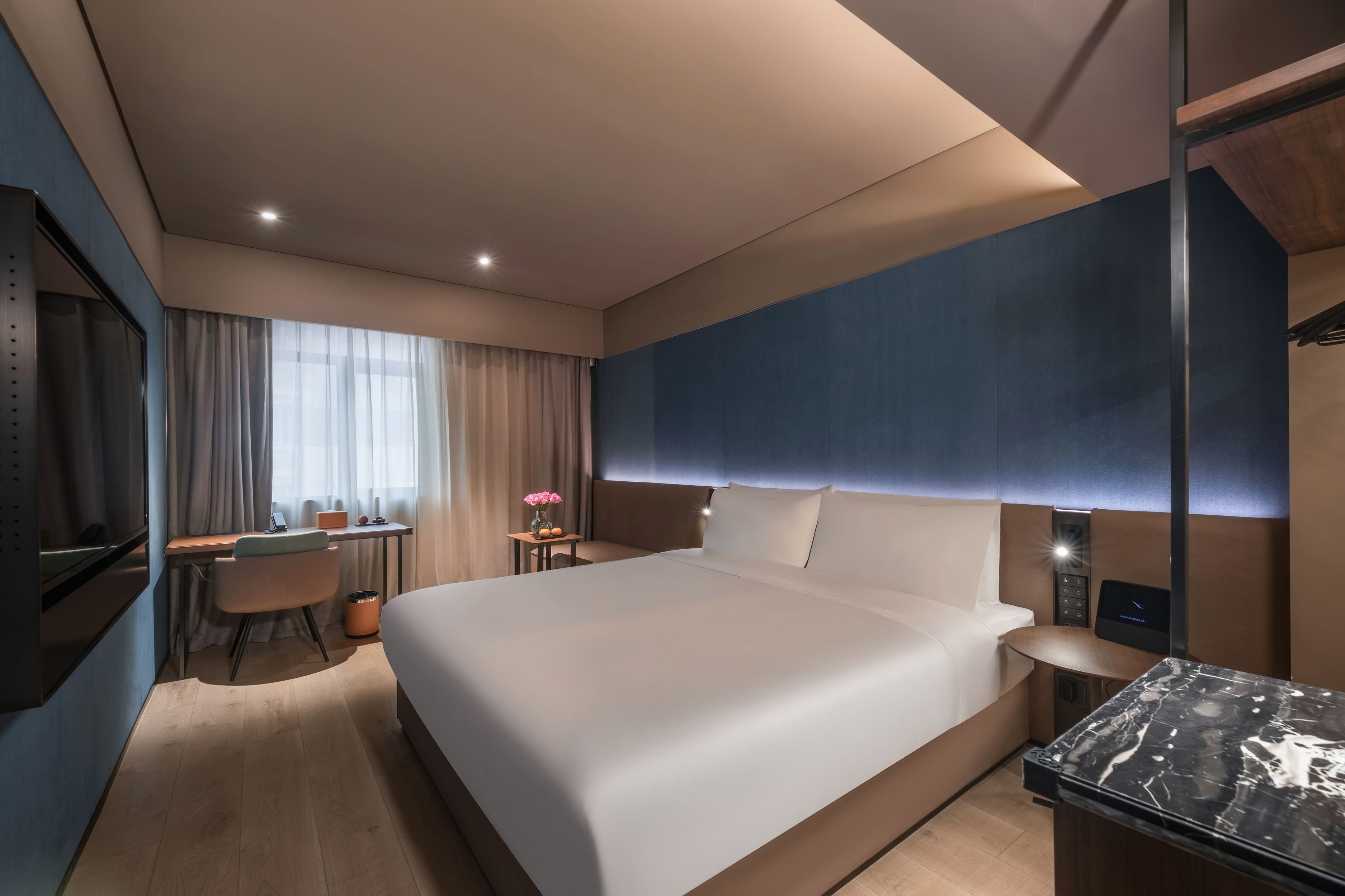 商务大床房（智能客控+KINGKOIL床垫+迷你冰箱）