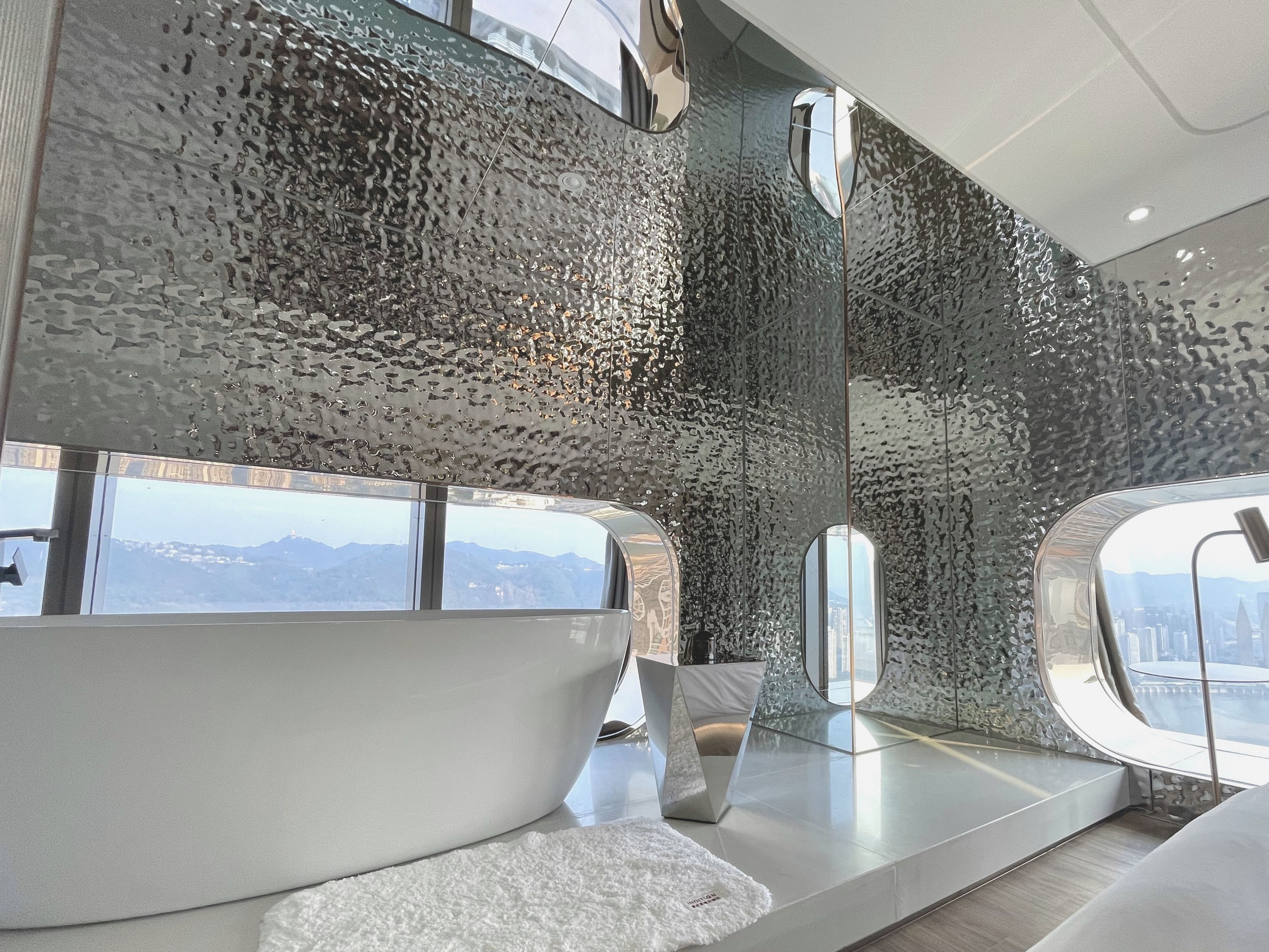 太空舱.270度江景套房