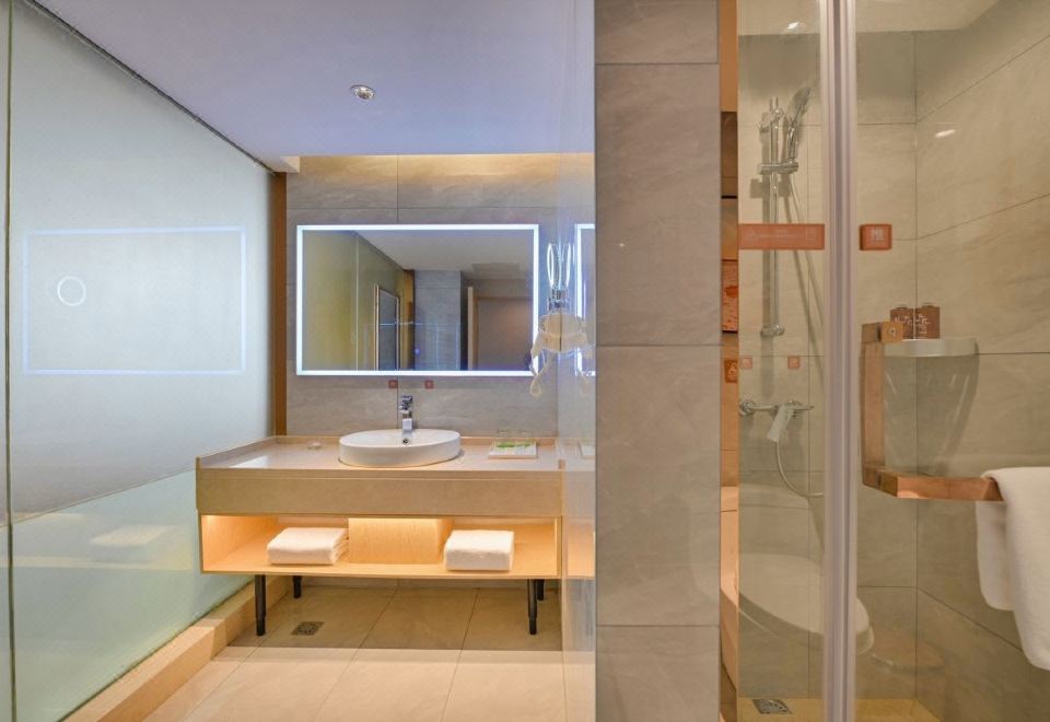 Vienna Hotel (Nanjing Hexi Golden Eagle Shop)Deluxe Suite (Elegant European Style + Smart Guest Control + Wireless Projection + Scenic Floor-to-Ceiling Windows)