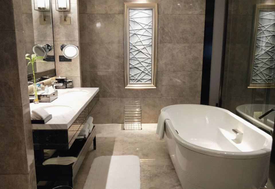 豪华套房【奢享浴缸·金可儿床垫·纯净氧吧客房】