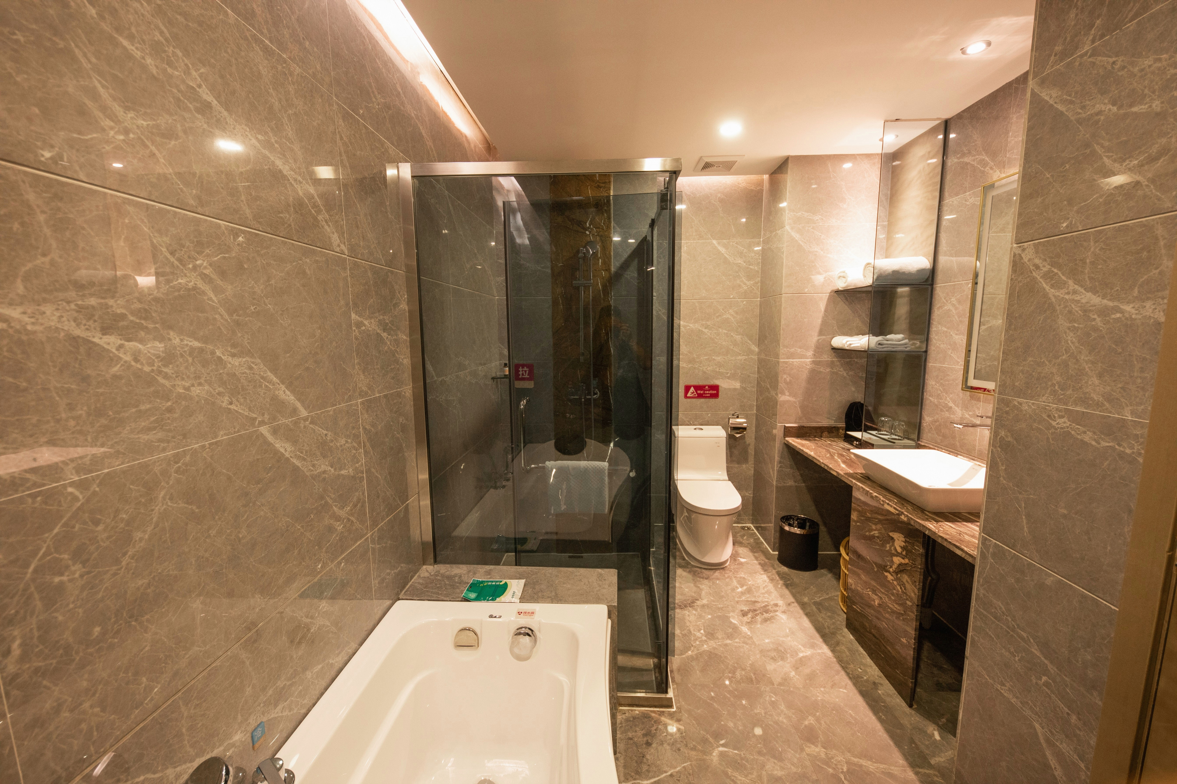 伯爵套房（高空眺望+览江悦城+一厅两房三床三衞）