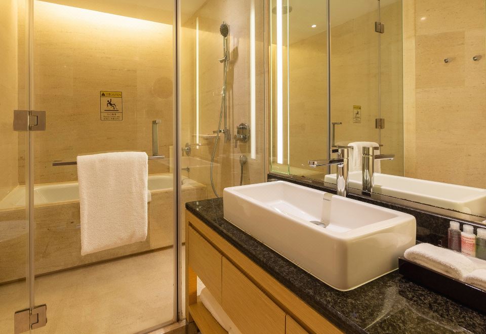 Studio Executive King