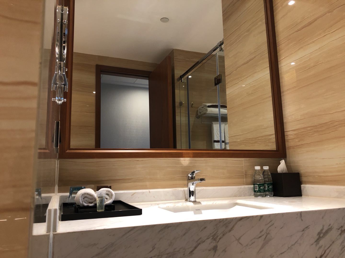 高级大床房（浴缸+智能马桶）