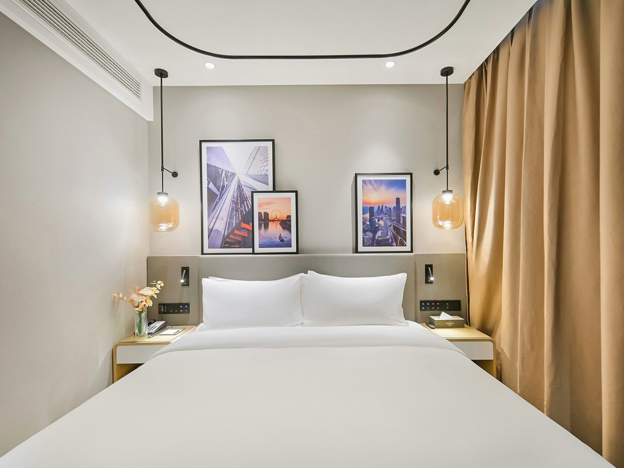 高级大床房（智能客控＋小冰箱）