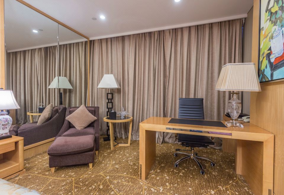 主楼豪华大床房