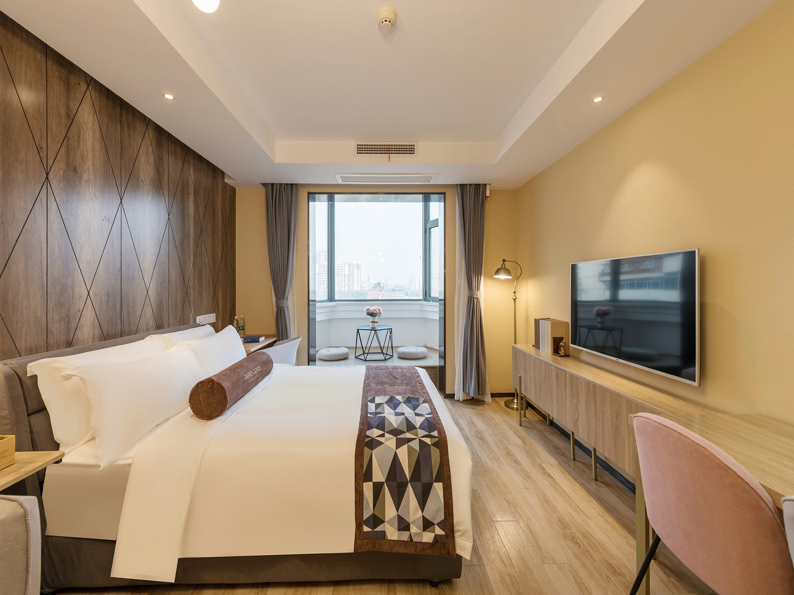 醇享大床房（阳光房+冰箱+洗衣机+coffee）