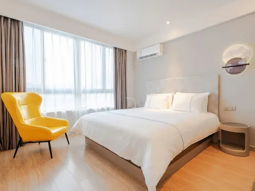 Nianbai Yulan Hotel (Feidong Platinum Center Baogong Avenue)