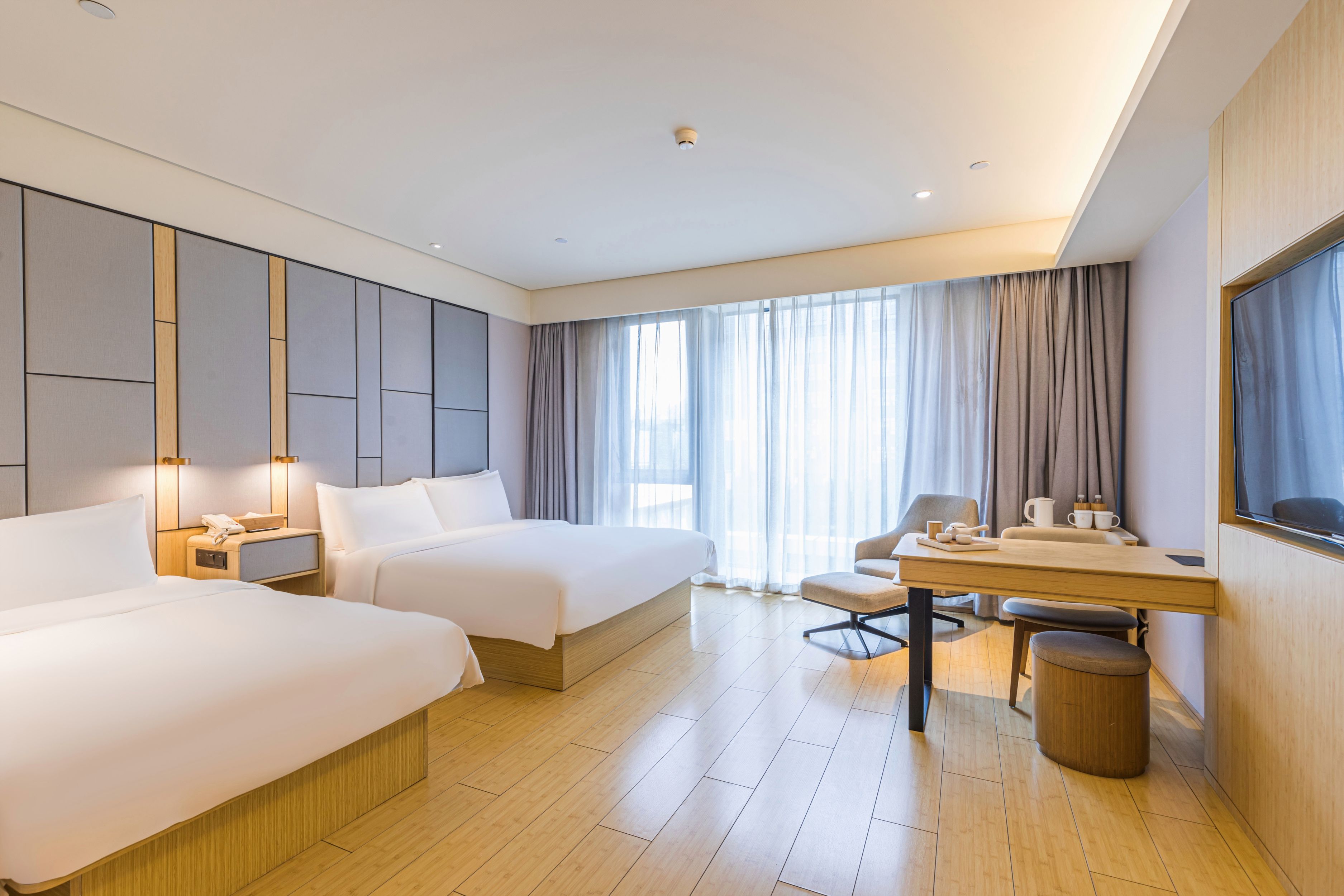 高级双床房（落地窗+小冰箱+mini茶海）