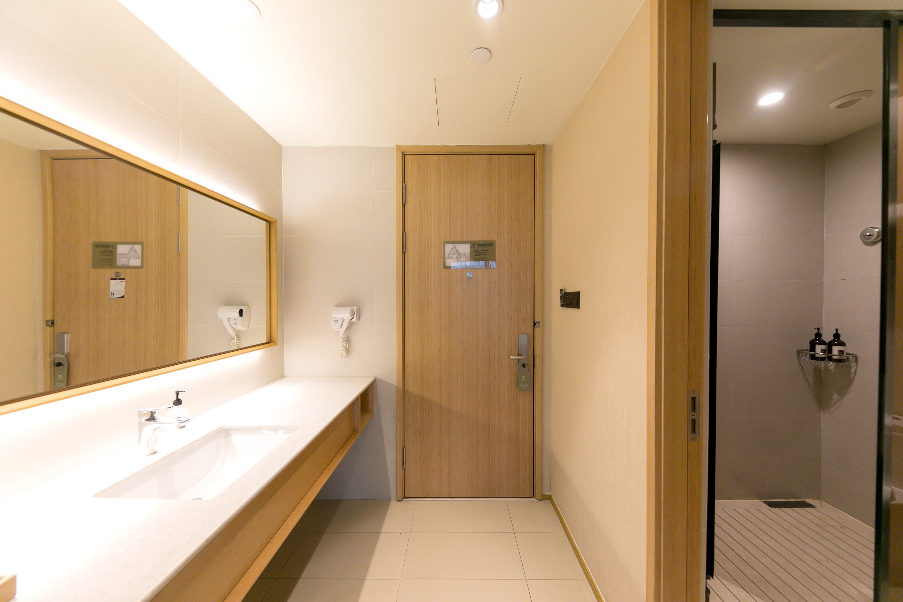 高级大床房（投屏电视）