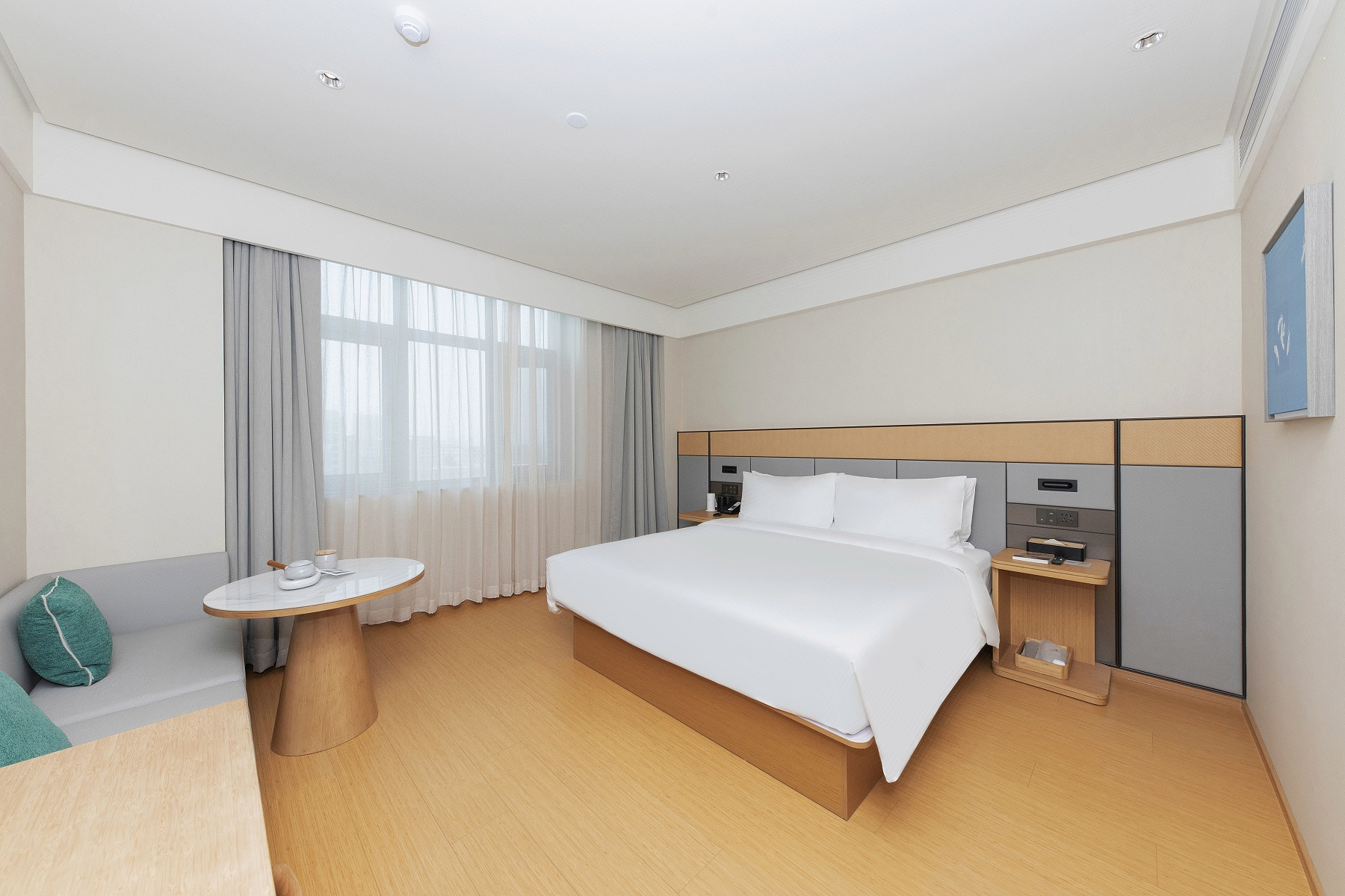 高級大床房（65寸電視投屏+冰箱+智能客控+深睡床墊）