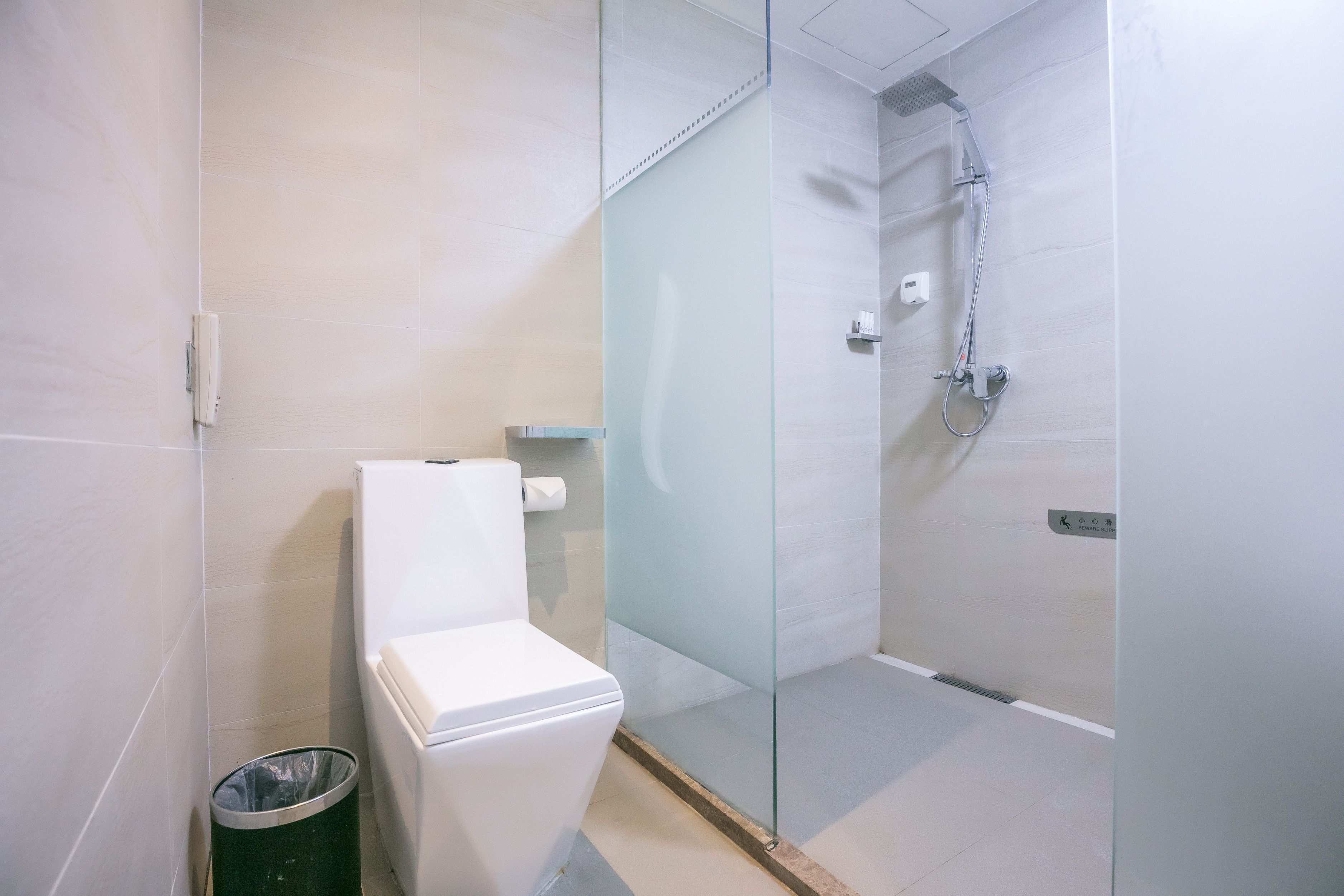 Lily Yue (Dalian Malan Square Liaoning Normal University)Business Single Room