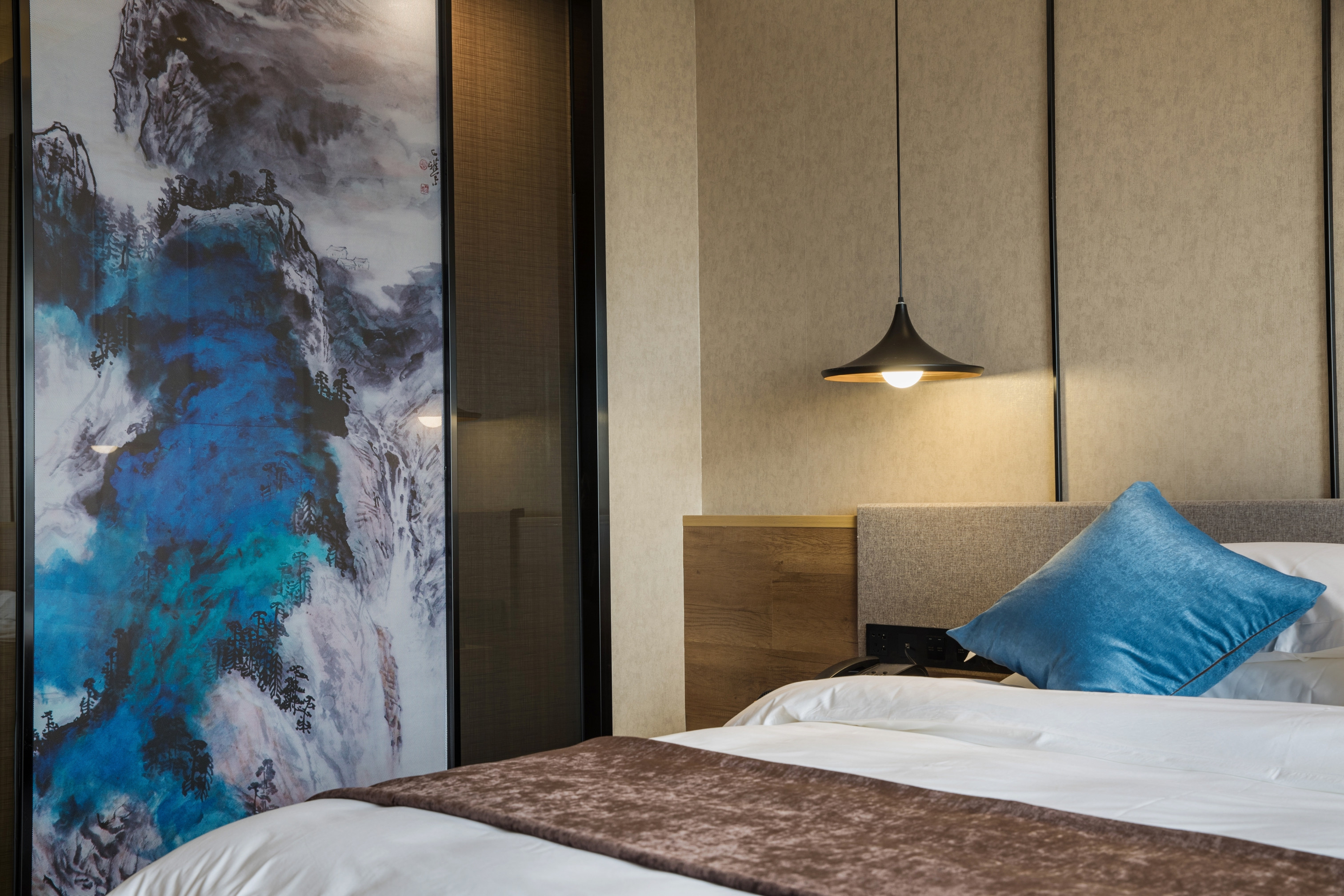 雅致大床房（高空落地城景+功夫泡茶）