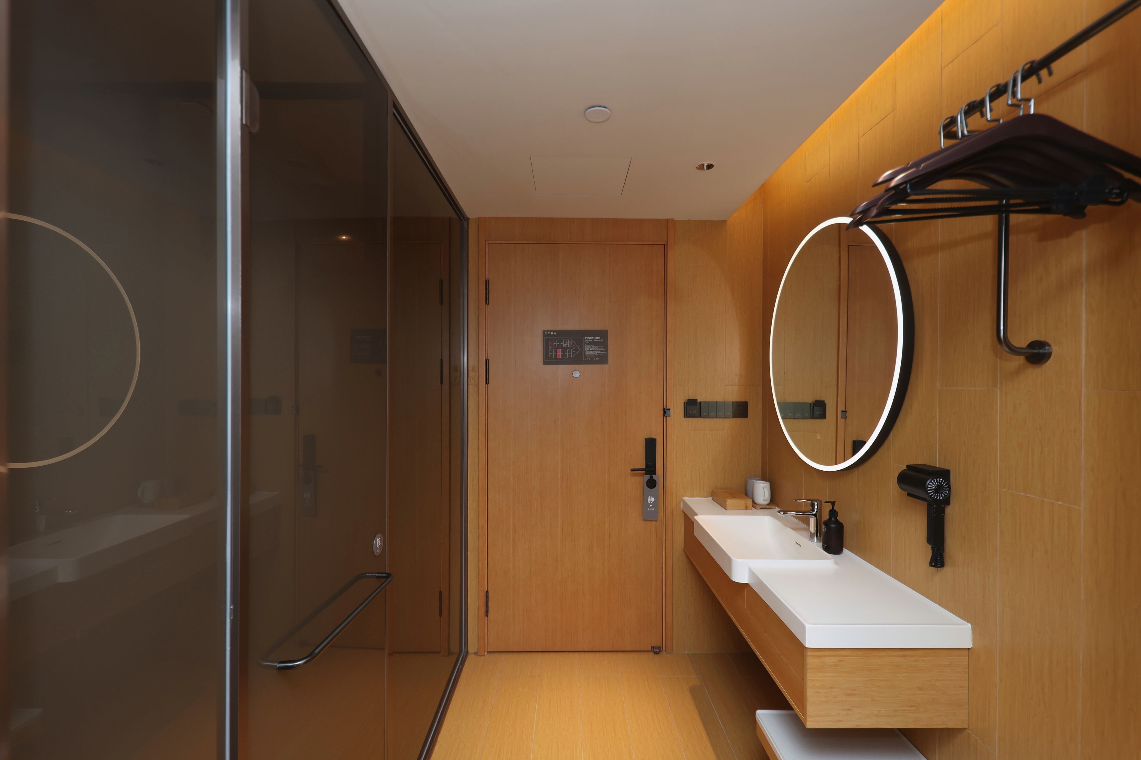 高级大床房（小冰箱+65寸可投屏电视+智能马桶）