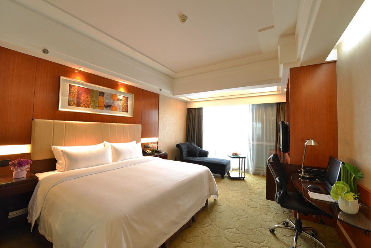 Excemon Ruian Sunshine Hotel豪华大床房（舒适办公区+乾湿分离+静谧好眠）