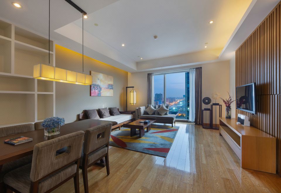 悦享双卧室舒馨套房（大客厅+SIEMENS洗烘机+厨房）