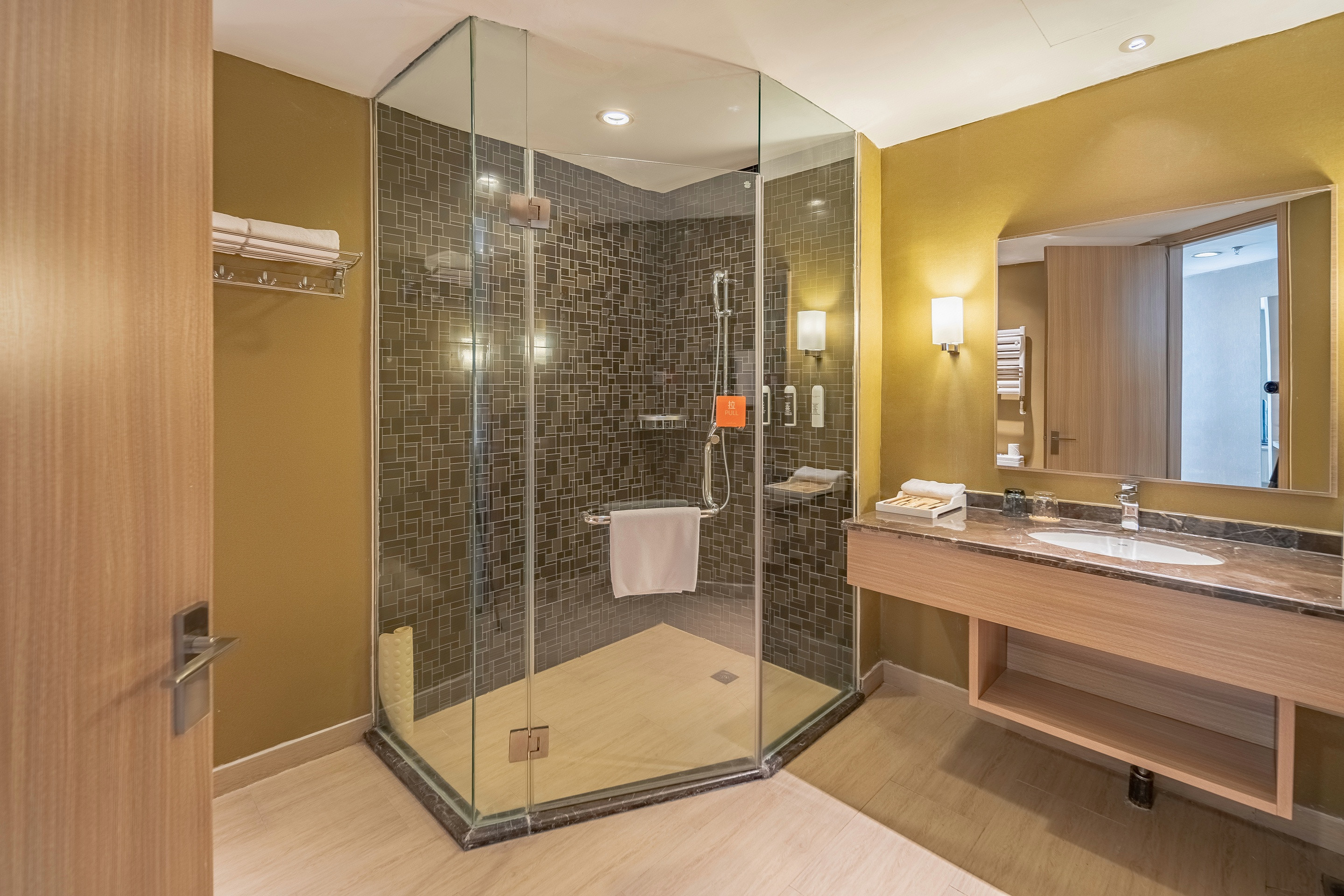 Wanda Hotel Changbai Mountain高级豪华大床房