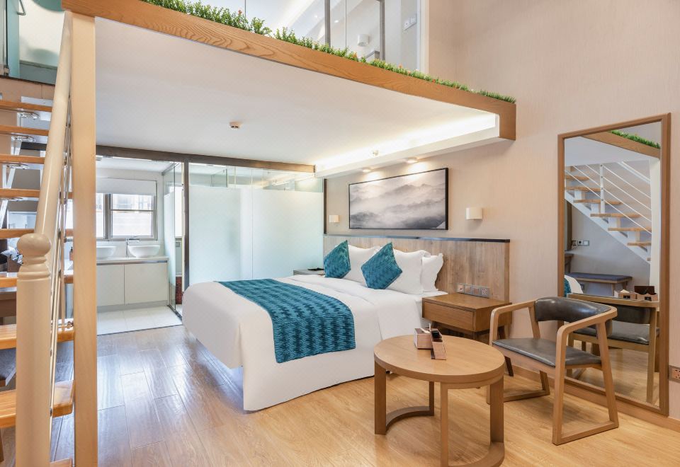 雅致复式双床家庭房