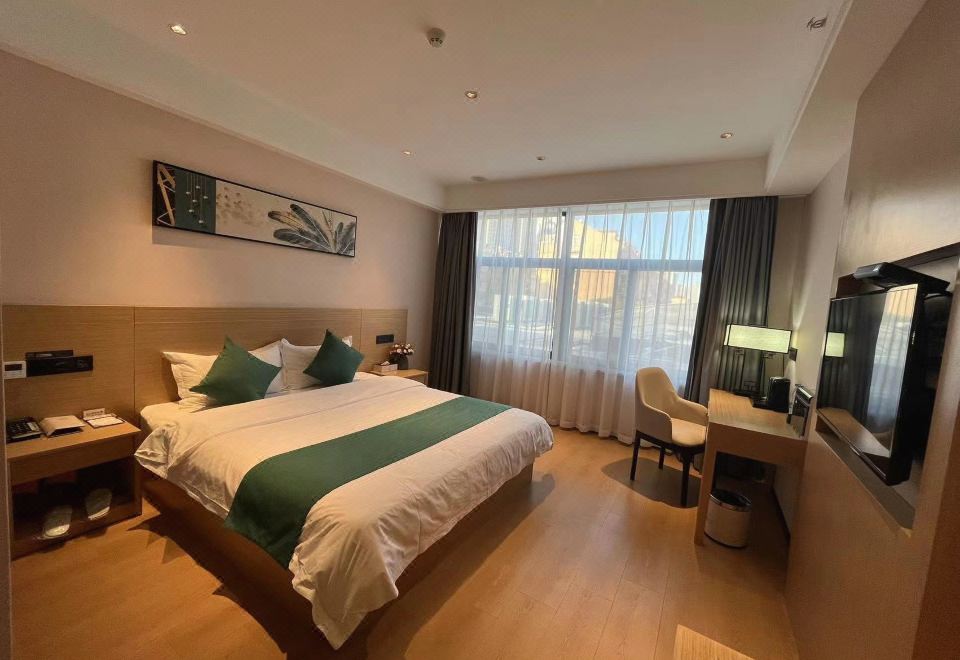 Light Luxury Queen Room