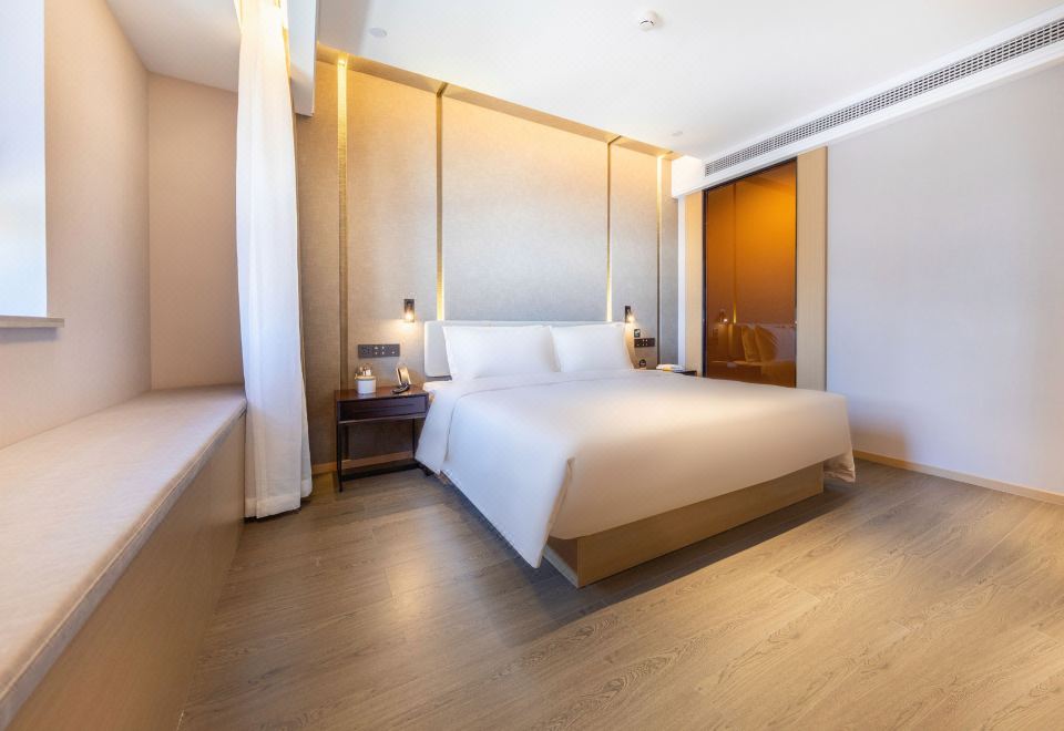 高級大床房（智能客控+小冰箱+投屏電視）