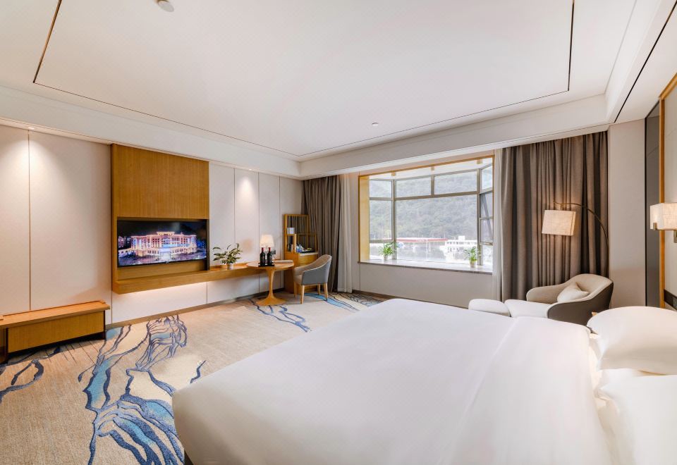 Yijing Guanlan HotelDeluxe Panoramic Queen Room