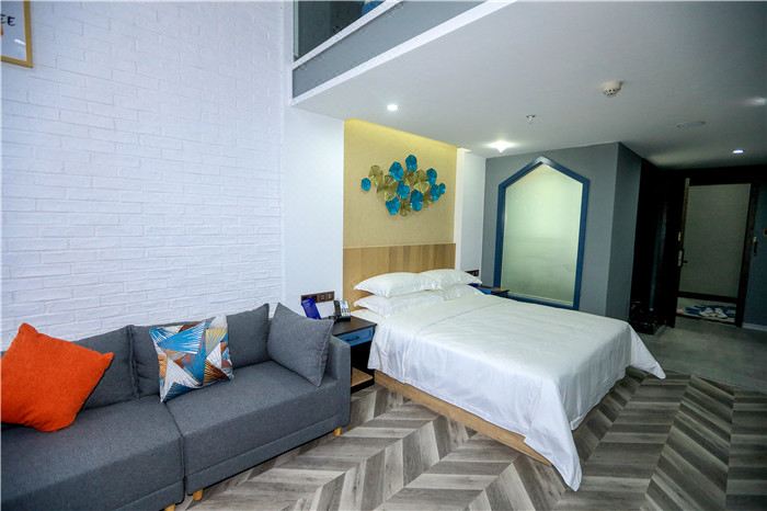 自由海·loft雙大床棋牌套房【洗衣機+小廚房+冰箱】