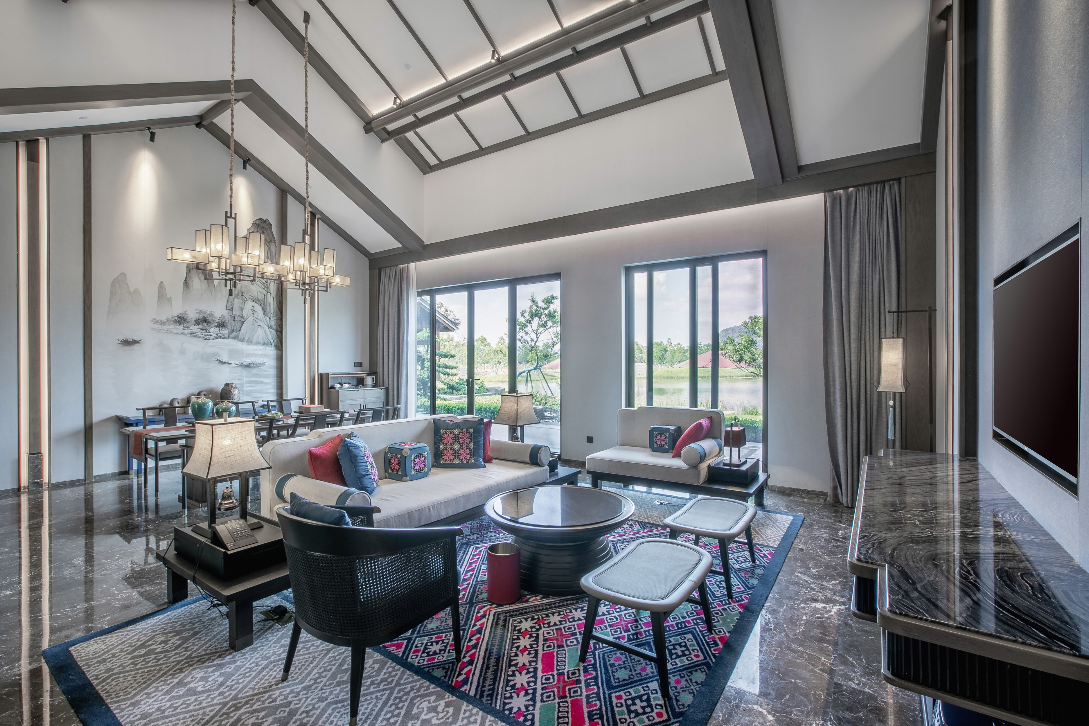 湖景庭院露台三卧别墅