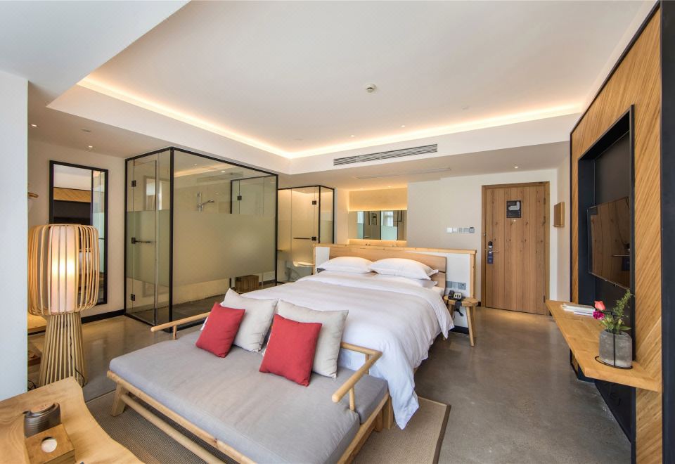 Jiulongwan ResortDeluxe Mountain-view Queen Room