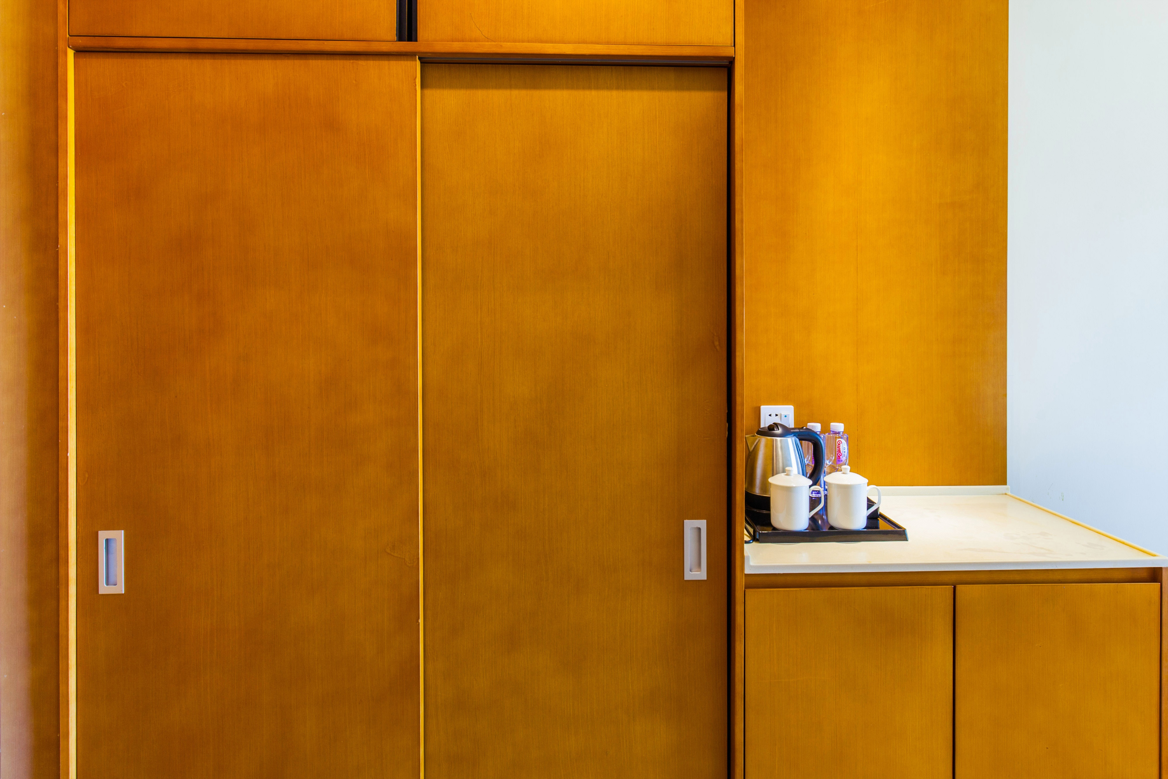 御湖豪华大床房【全景落地飘窗】【功夫茶具】