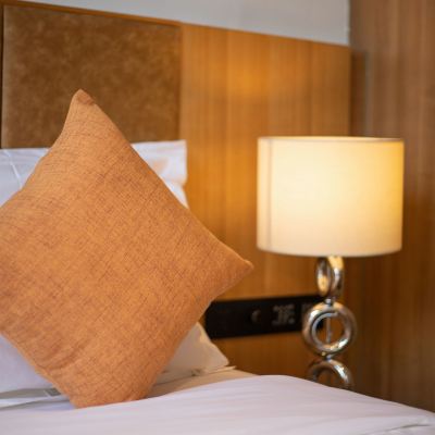 Vip大床房（功夫小茶具+小冰箱） 橙果酒店（深圳東門老街曬布地鐵站店）優惠