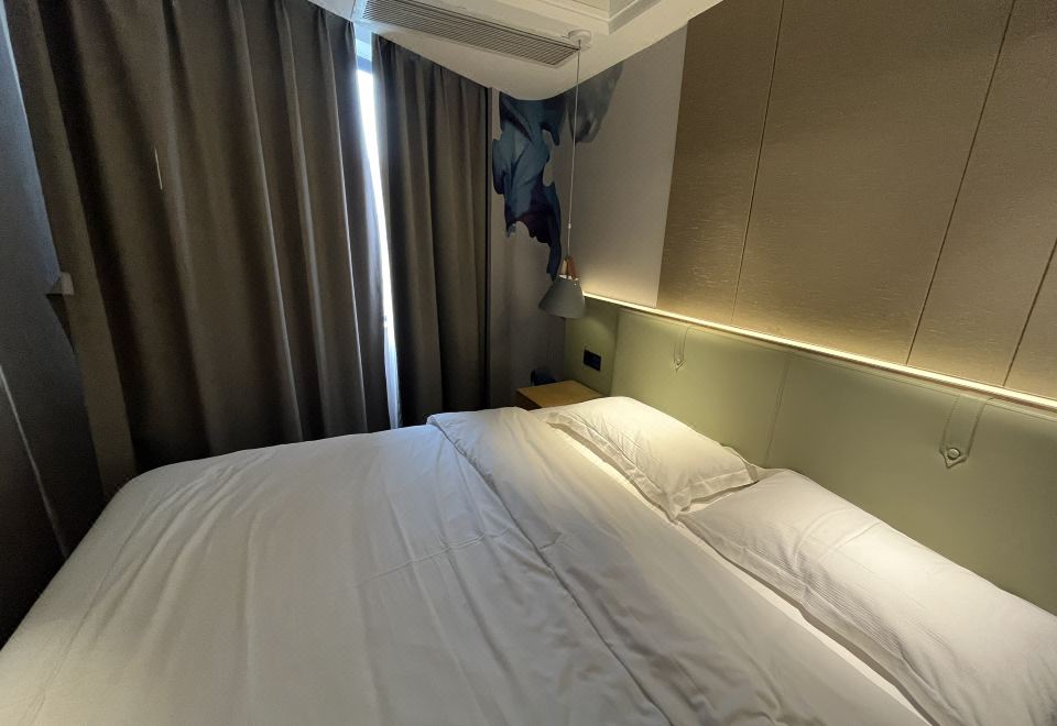 單人上分電競房（RTX2060S 8G 27寸曲面電競屏 機械鍵盤）