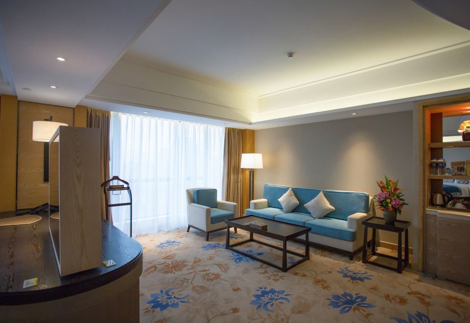 Gloria Grand Hotel JishouBusiness Suite