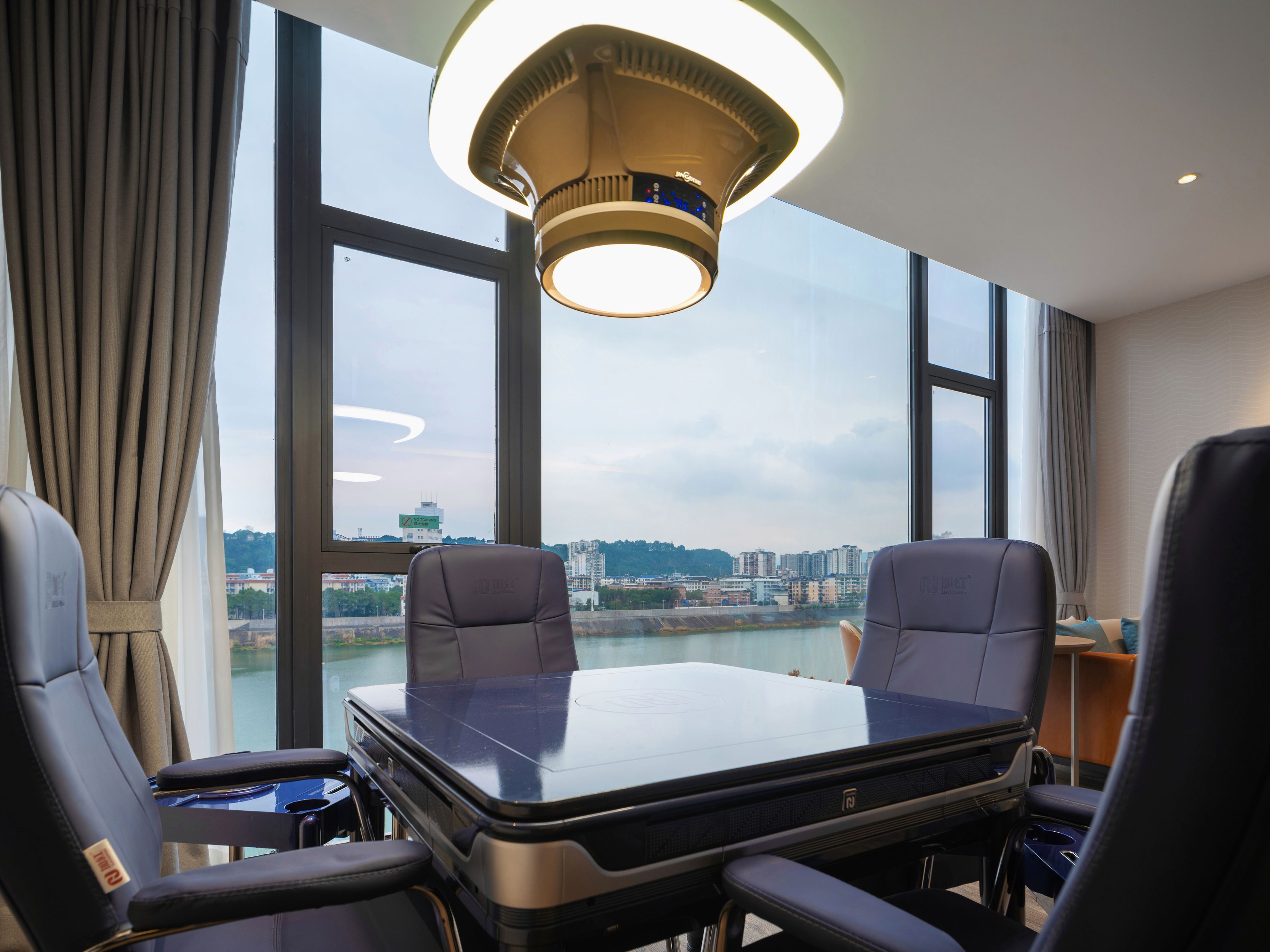 行政大床房（动人湖景）