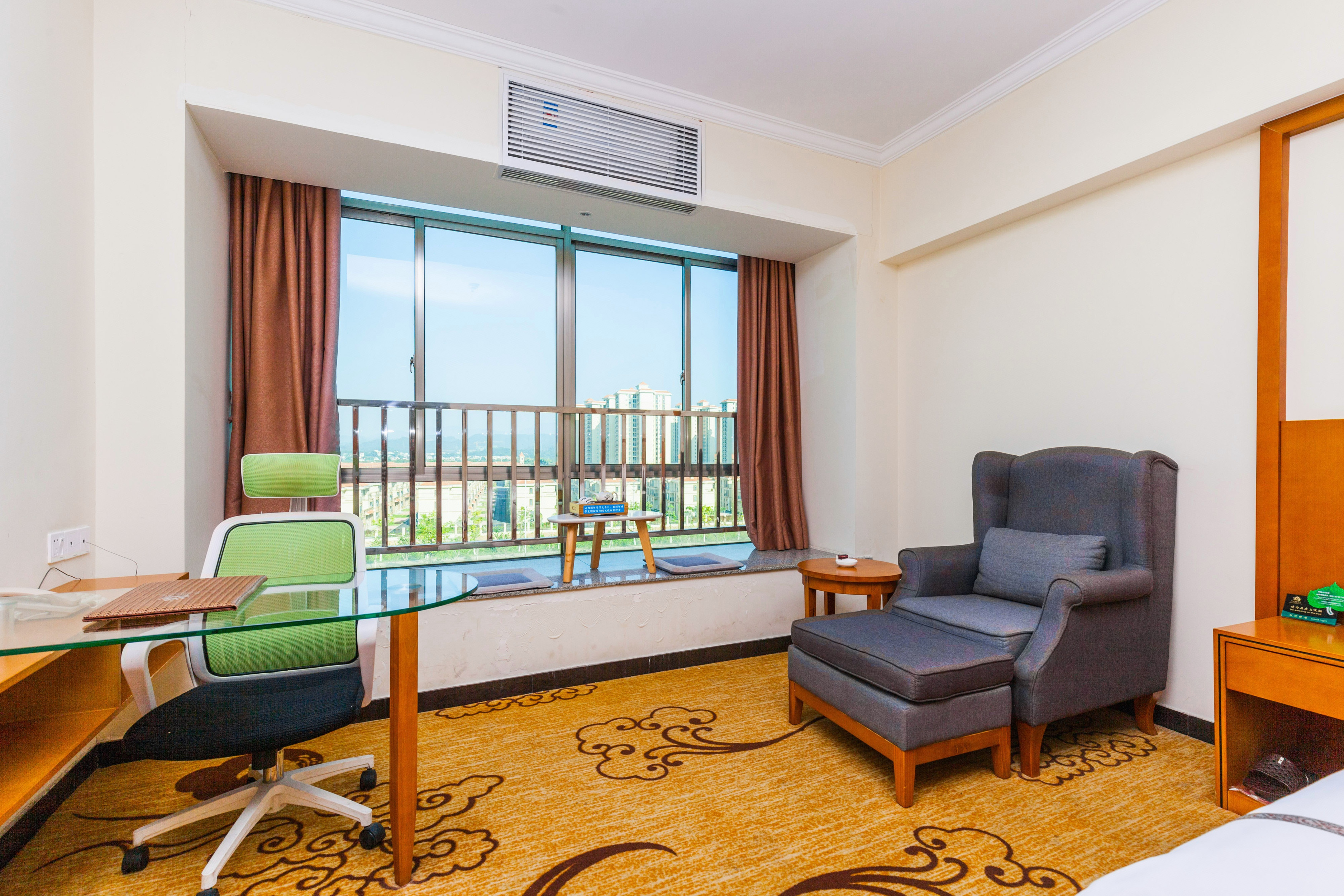 御湖豪华大床房【全景落地飘窗】【功夫茶具】