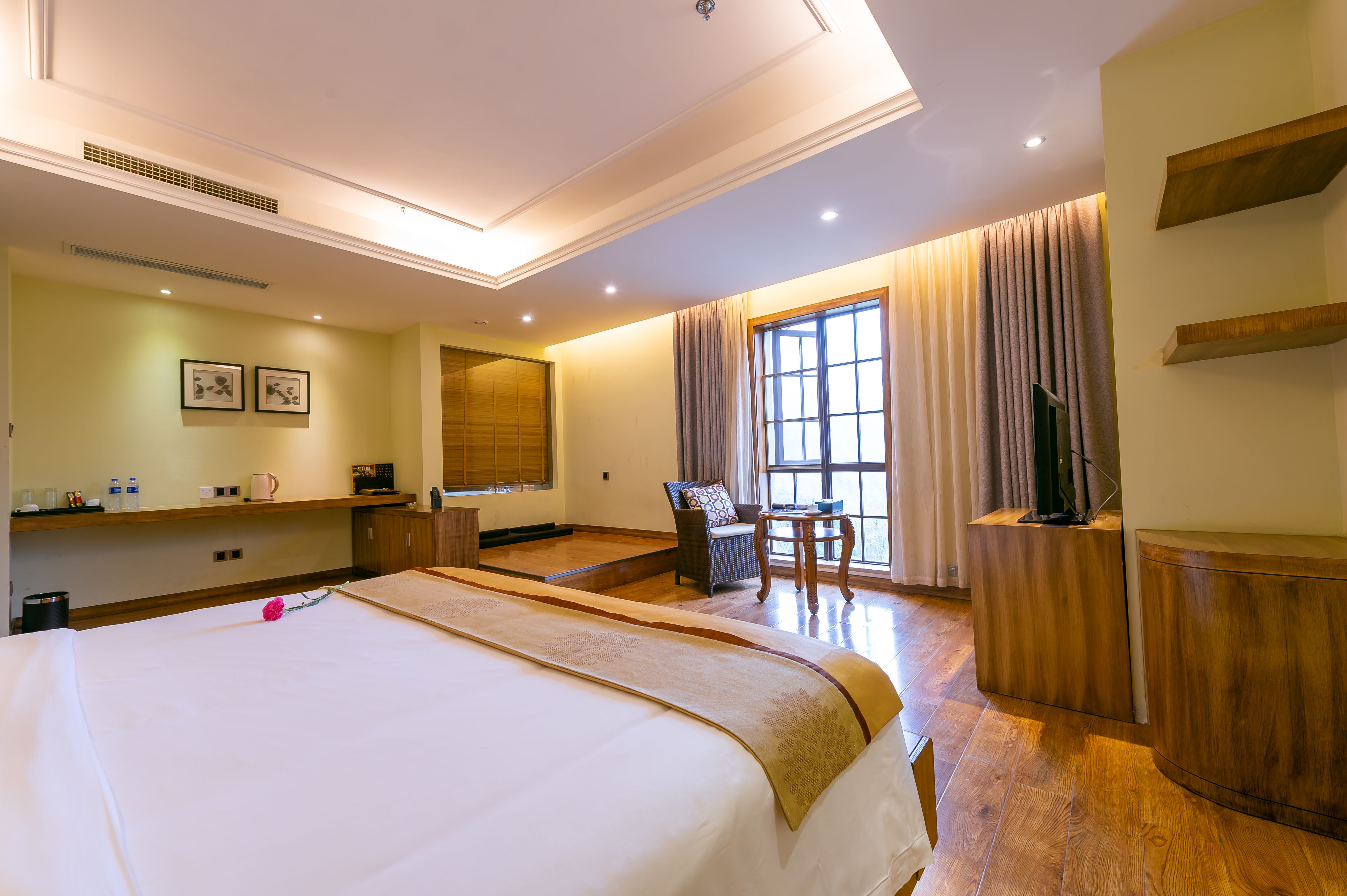 豪华河景大床房