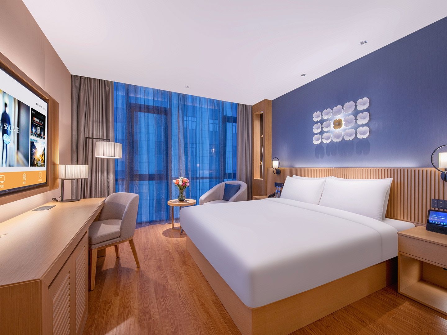 商务大床房（智能客控+小冰箱）