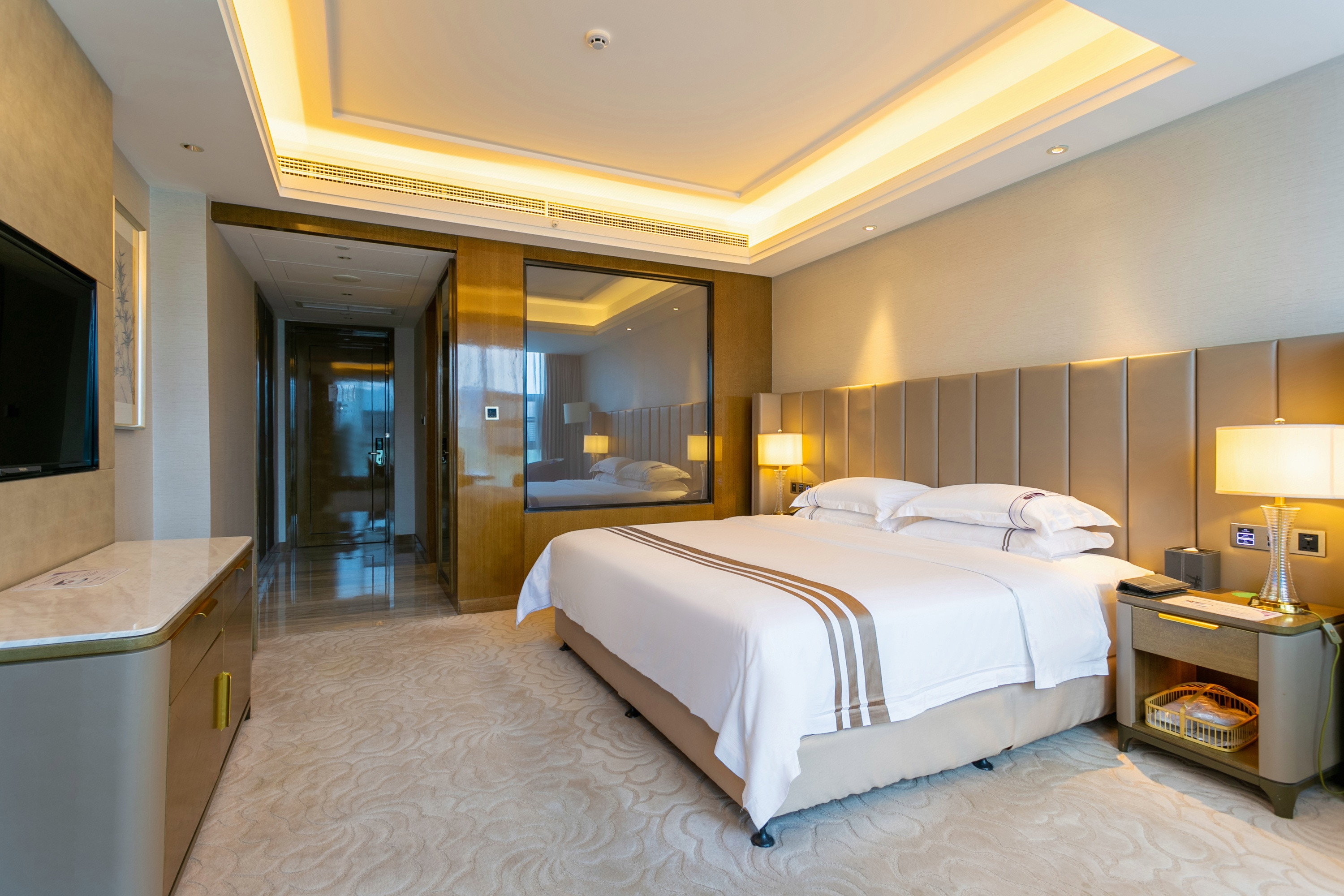 临江观景大床房