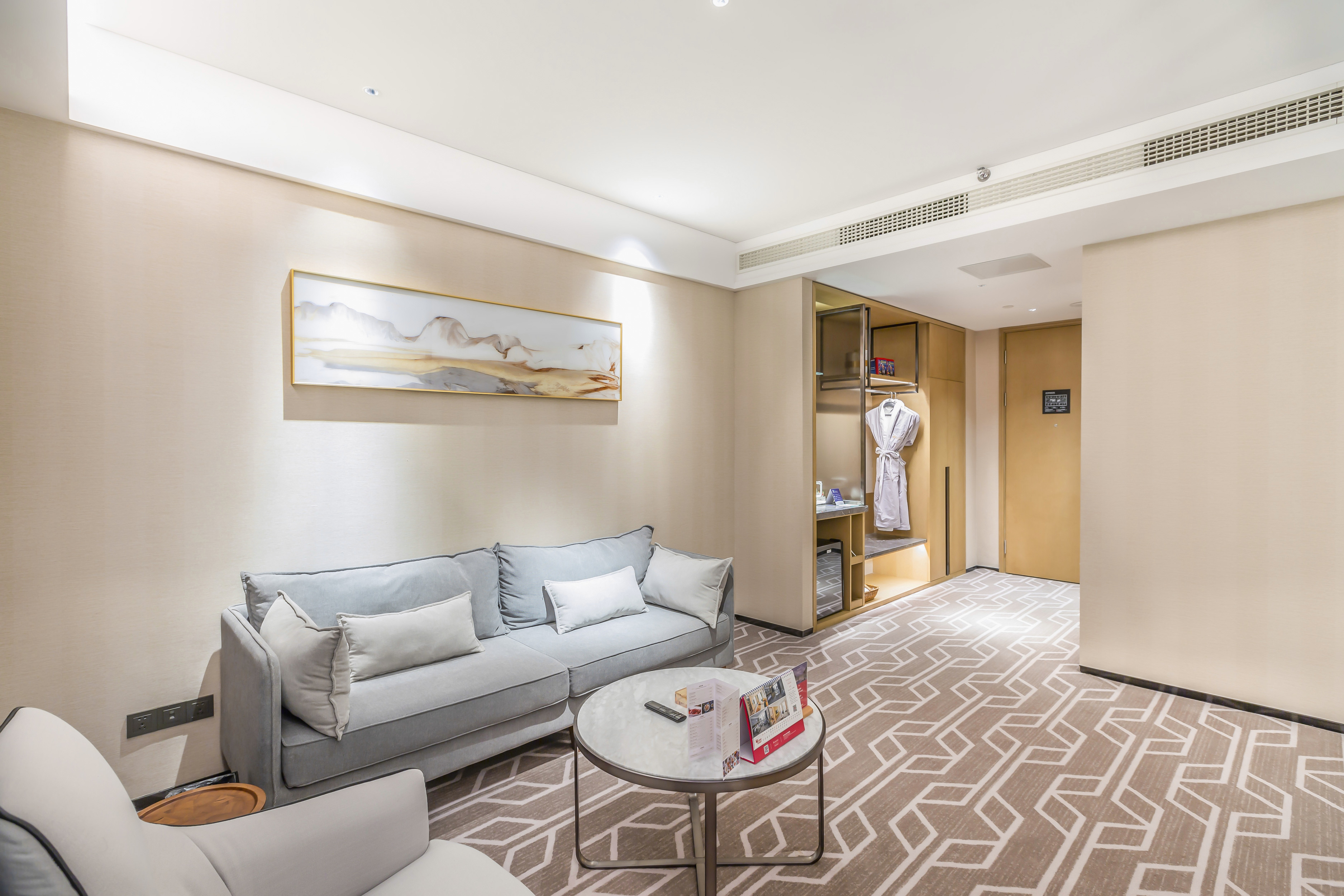 行政双床房（水系花园景观+80支贡缎床品+金可儿床垫）