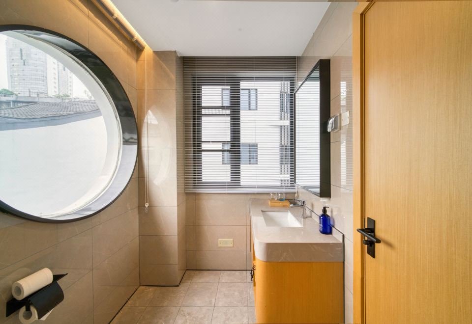 朝花夕拾·豪华大床房（智能客控+智能马桶+沙发）