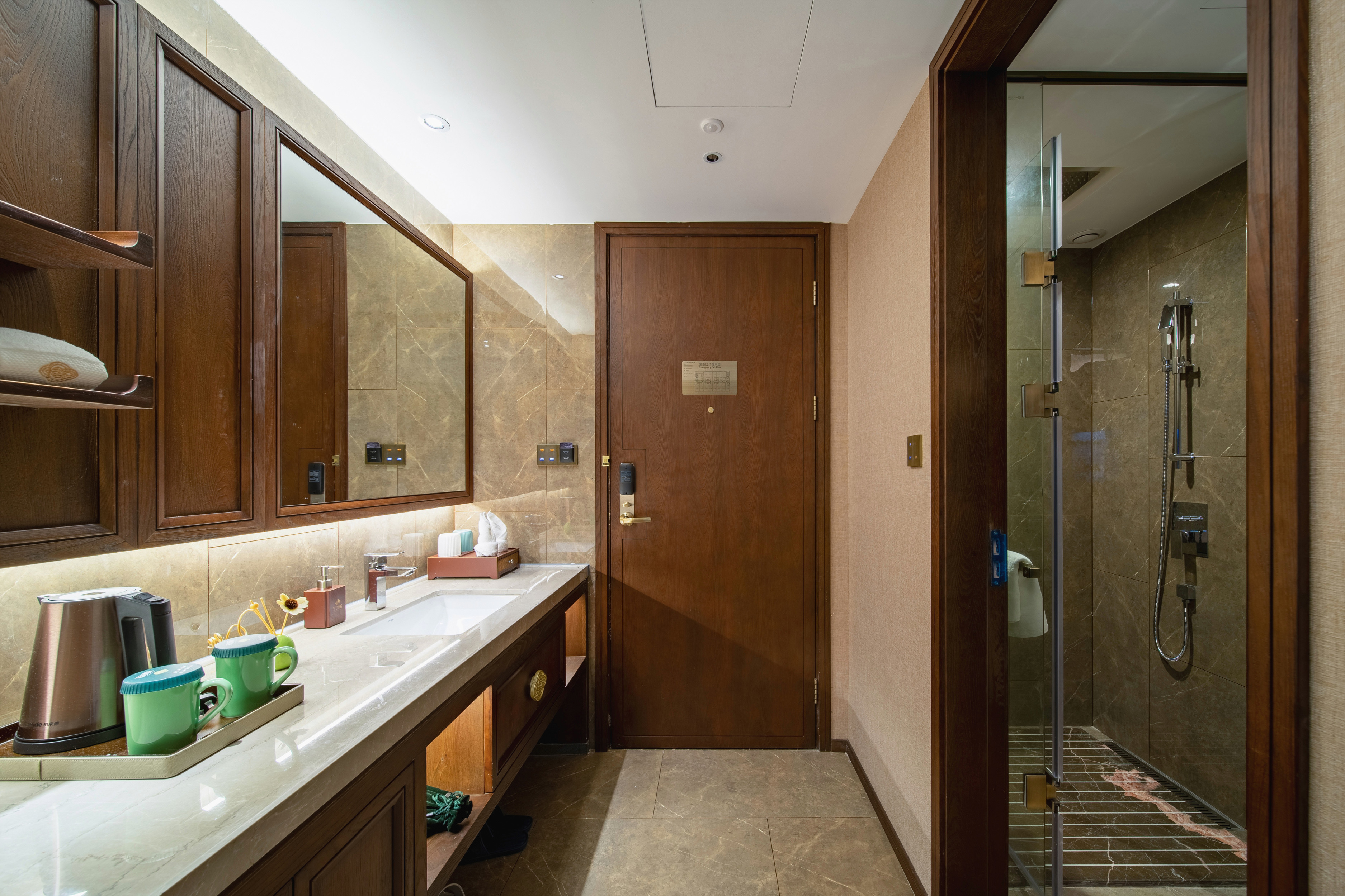 雅悦礼居双床房[自动窗帘&中式古色茶台]